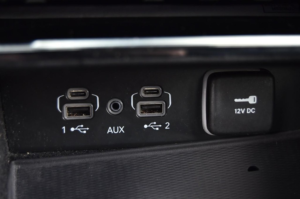 Jeep Grand Cherokee L Vehicle Image 17