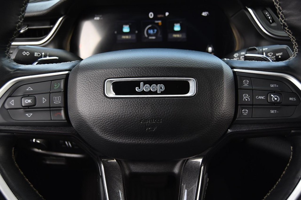 Jeep Grand Cherokee L Vehicle Image 18