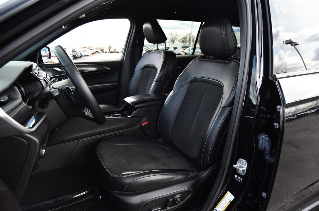 Jeep Grand Cherokee L Vehicle Image 19