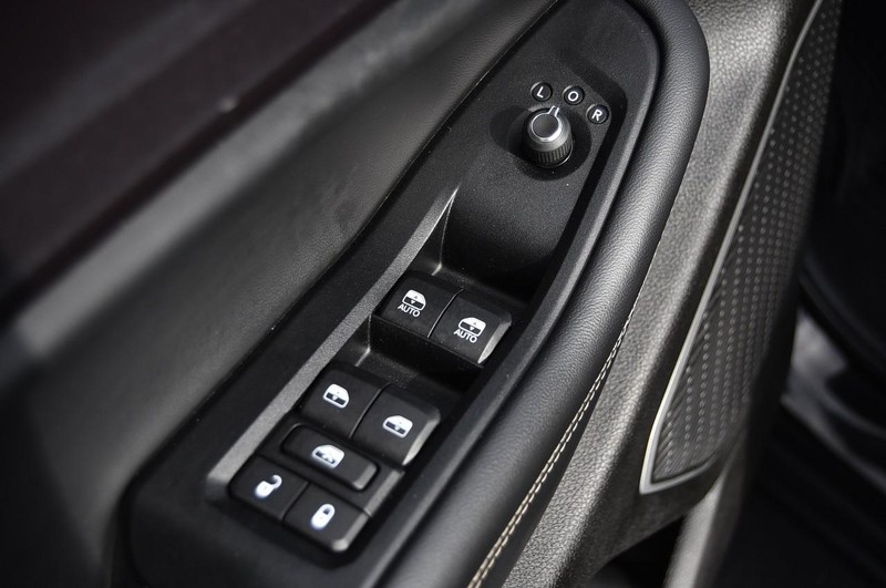 Jeep Grand Cherokee L Vehicle Image 08