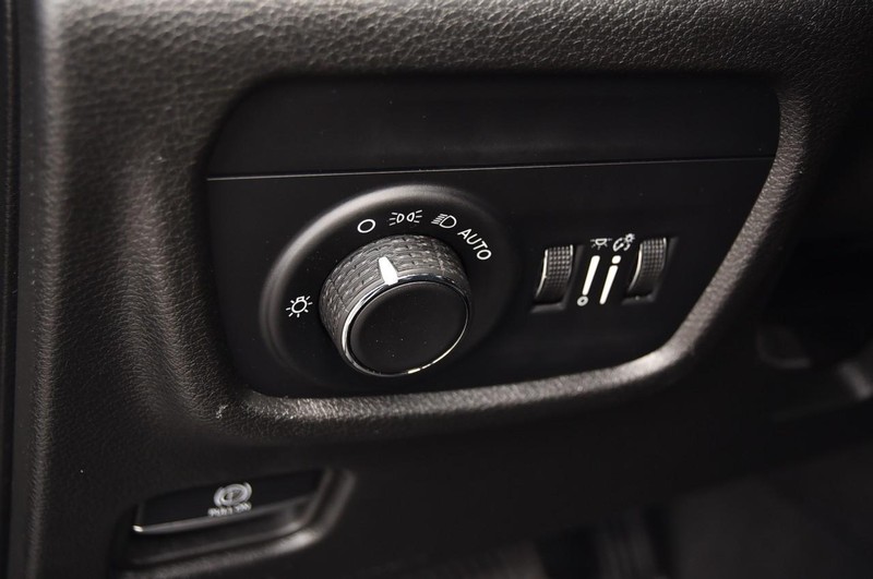 Jeep Grand Cherokee L Vehicle Image 11