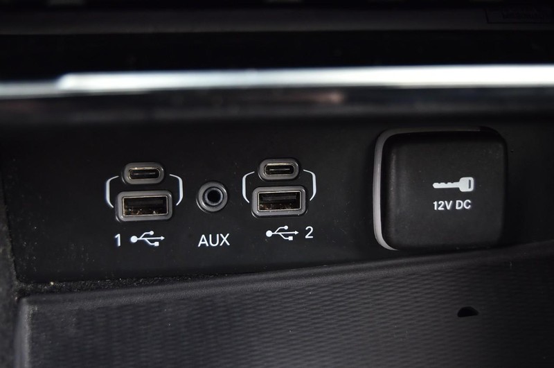 Jeep Grand Cherokee L Vehicle Image 17