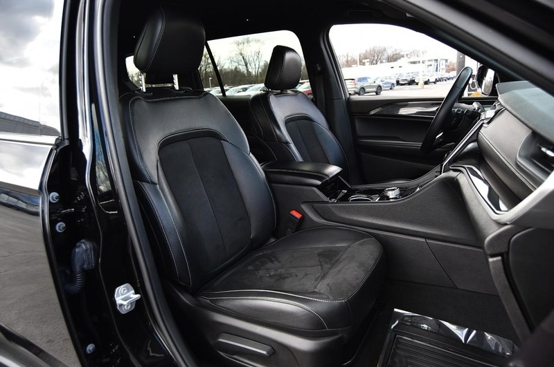 Jeep Grand Cherokee L Vehicle Image 20