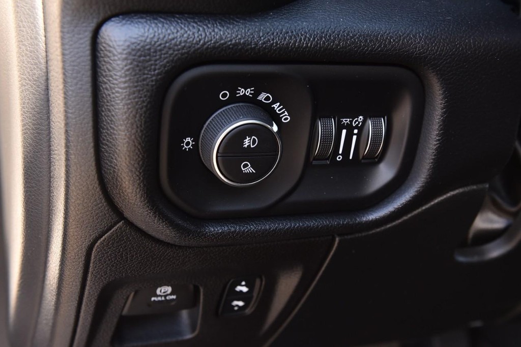 Ram 1500 Vehicle Full-screen Gallery Image 13