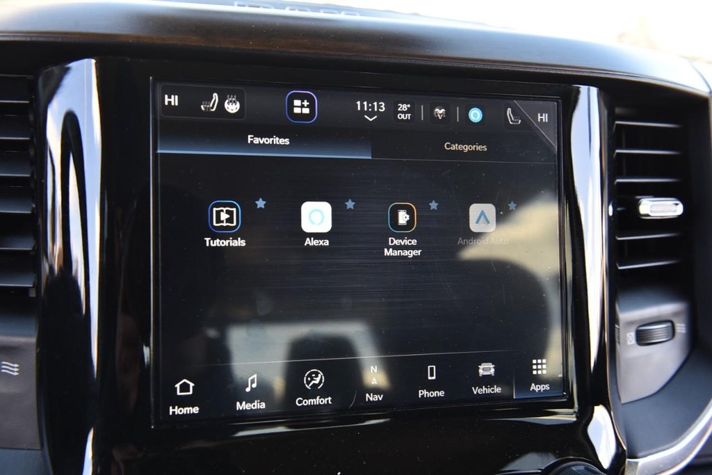 Ram 1500 Vehicle Full-screen Gallery Image 17