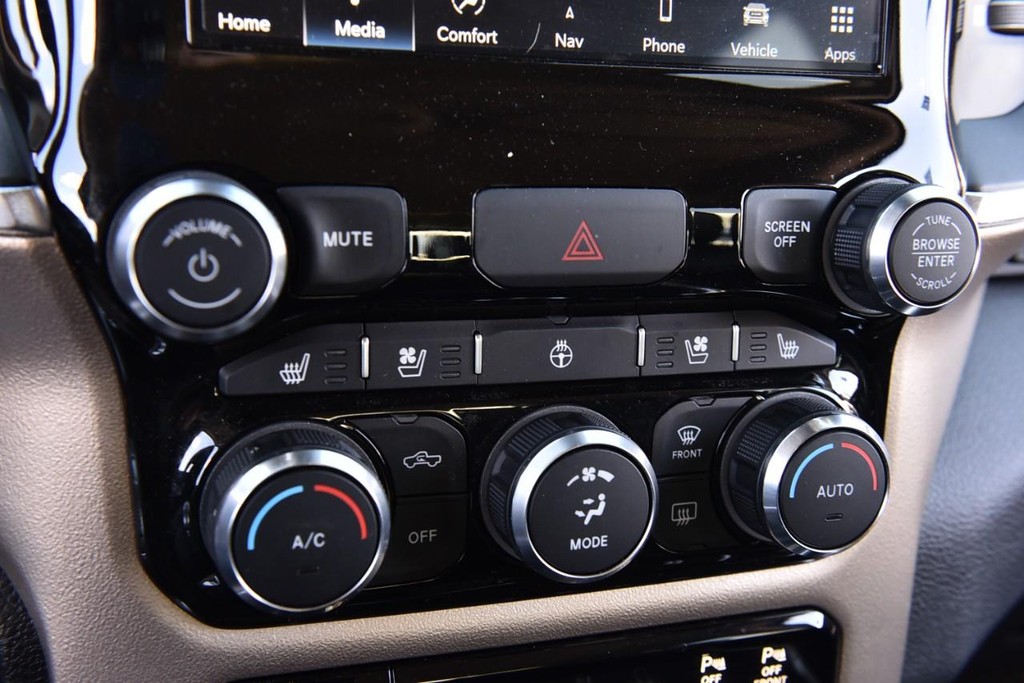 Ram 1500 Vehicle Full-screen Gallery Image 18