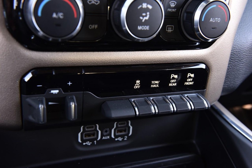 Ram 1500 Vehicle Full-screen Gallery Image 19