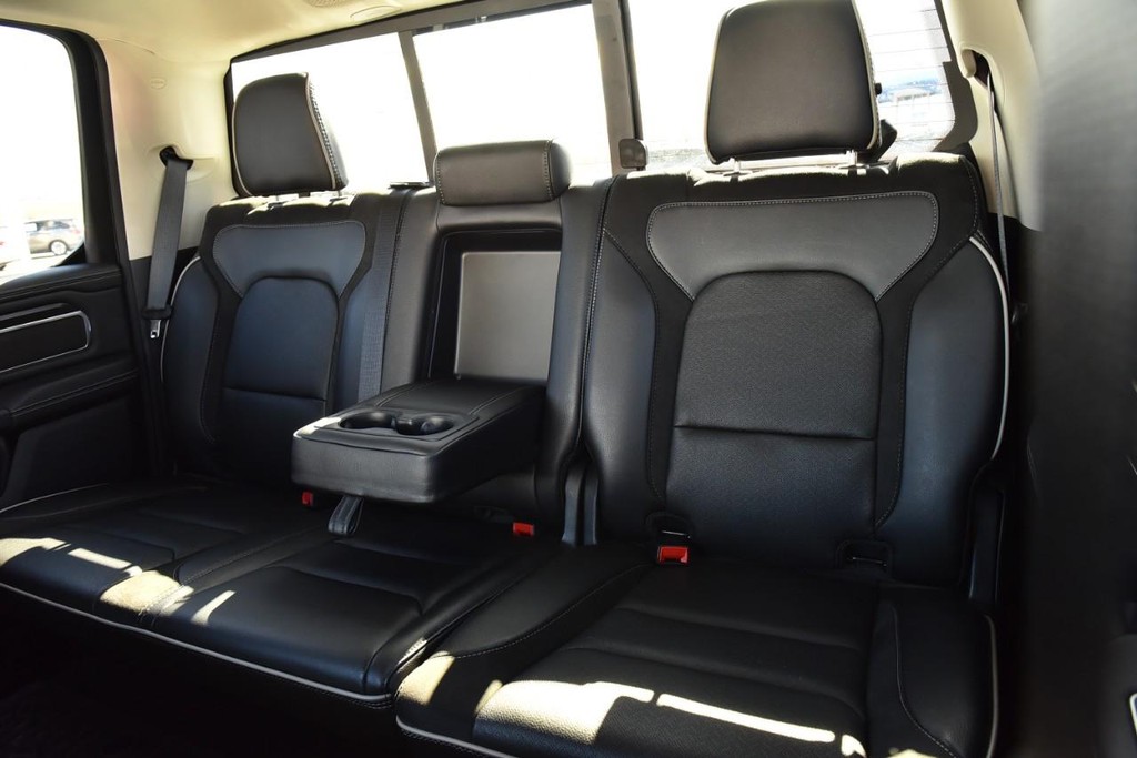 Ram 1500 Vehicle Full-screen Gallery Image 26