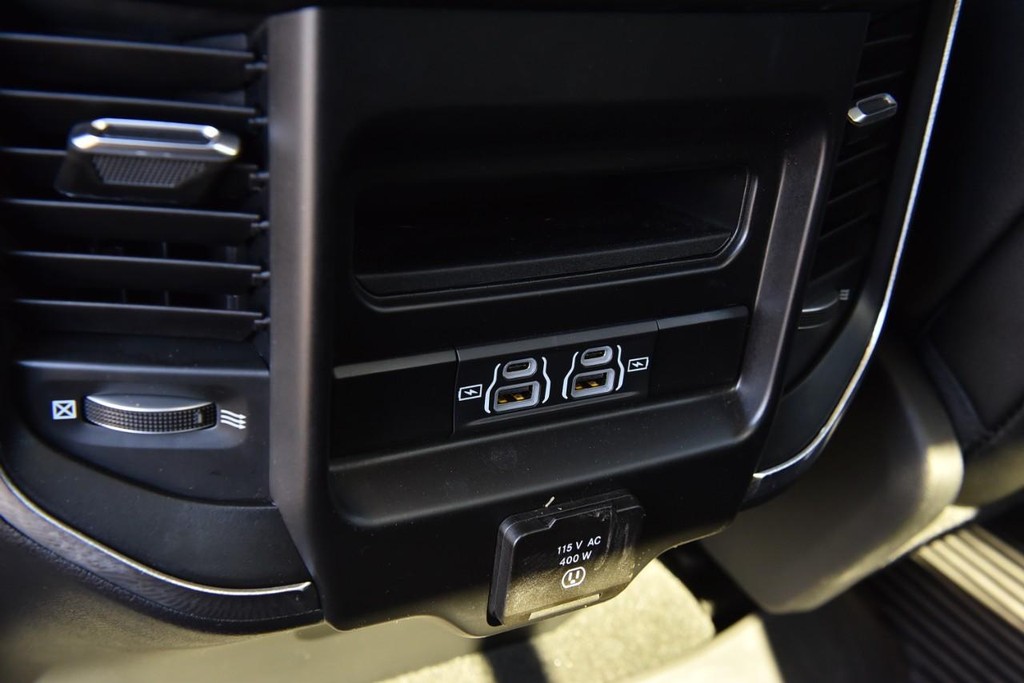 Ram 1500 Vehicle Full-screen Gallery Image 27