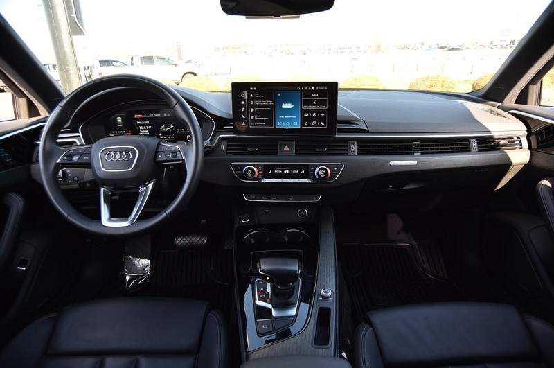 Audi A4 Sedan Vehicle Full-screen Gallery Image 7