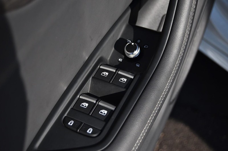 Audi A4 Sedan Vehicle Full-screen Gallery Image 8