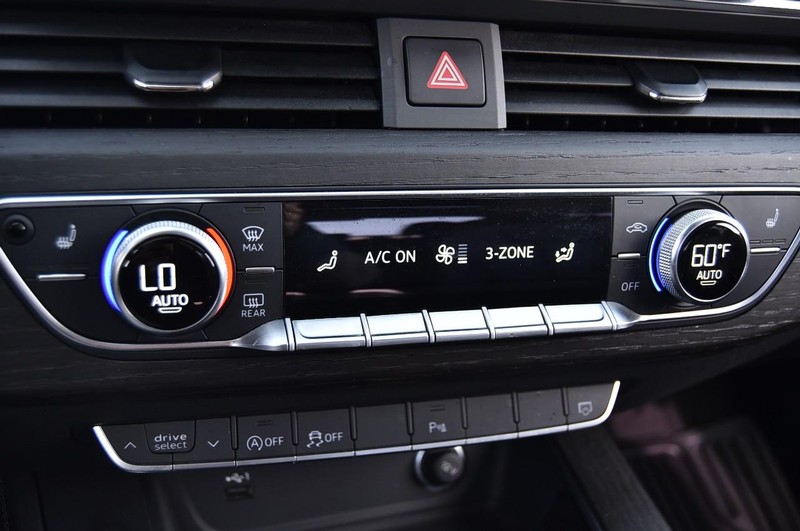 Audi A4 Sedan Vehicle Full-screen Gallery Image 17