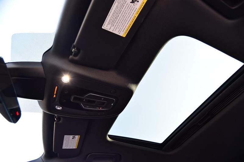 Audi A4 Sedan Vehicle Full-screen Gallery Image 22