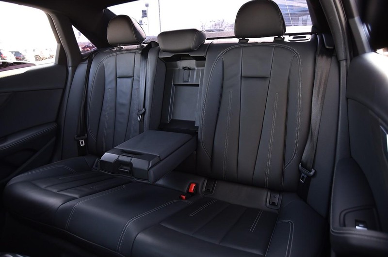 Audi A4 Sedan Vehicle Full-screen Gallery Image 23