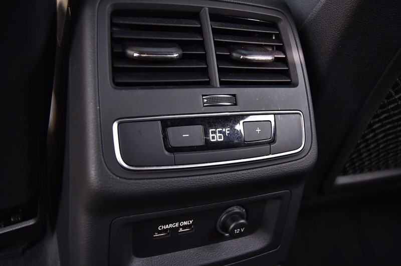 Audi A4 Sedan Vehicle Full-screen Gallery Image 24