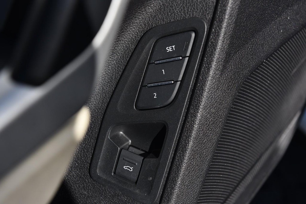 Audi Q3 Vehicle Full-screen Gallery Image 9