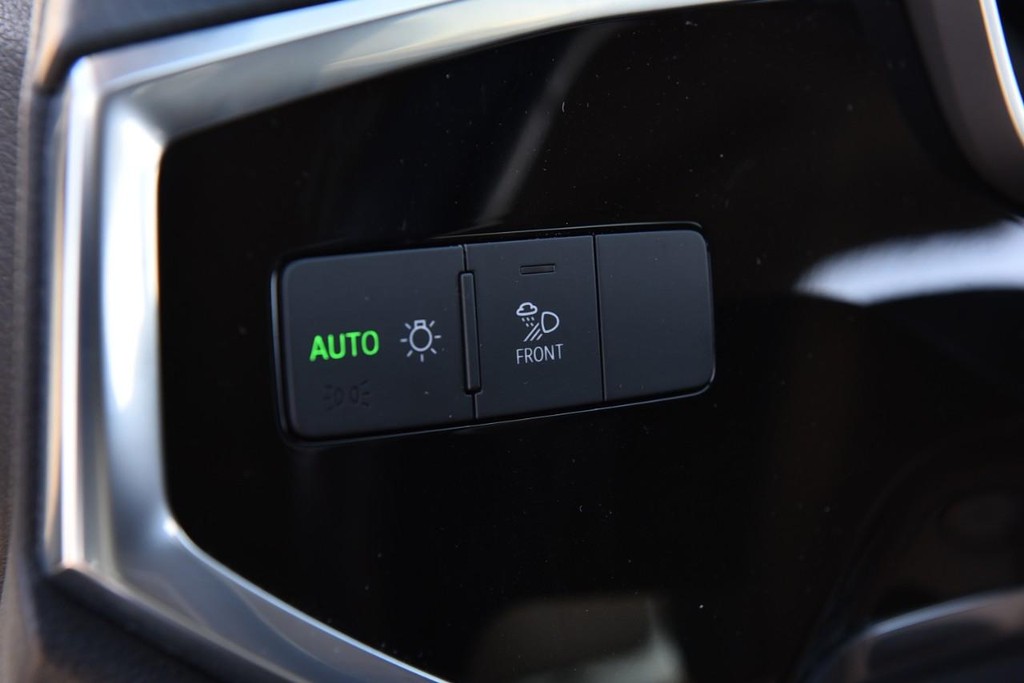 Audi Q3 Vehicle Full-screen Gallery Image 10