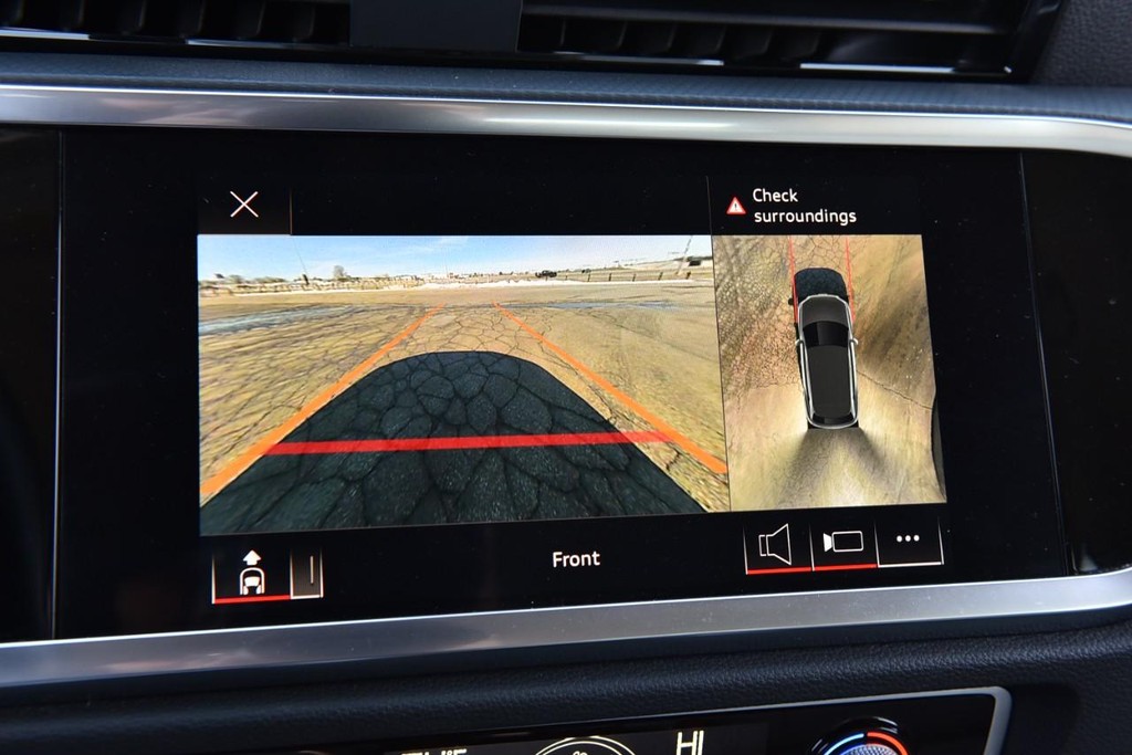 Audi Q3 Vehicle Full-screen Gallery Image 13