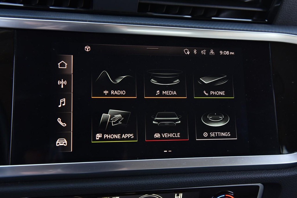 Audi Q3 Vehicle Full-screen Gallery Image 14