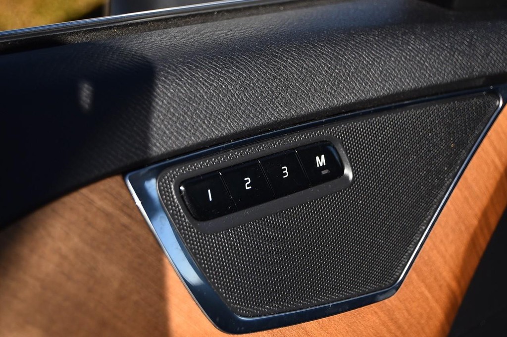 Volvo XC90 Vehicle Image 09