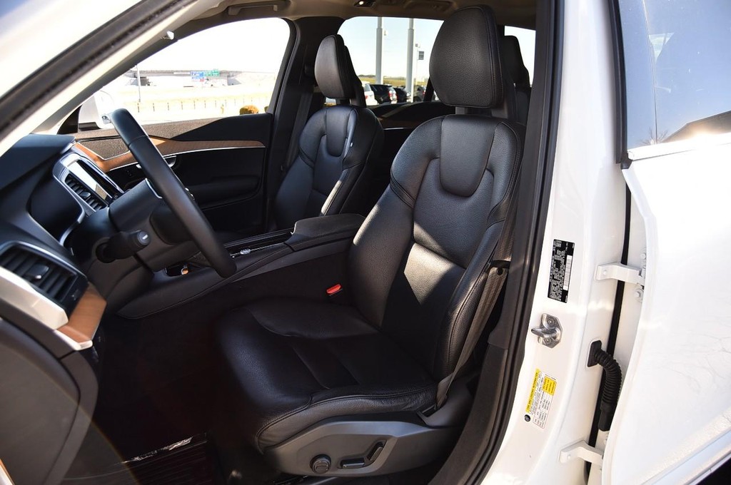 Volvo XC90 Vehicle Image 18