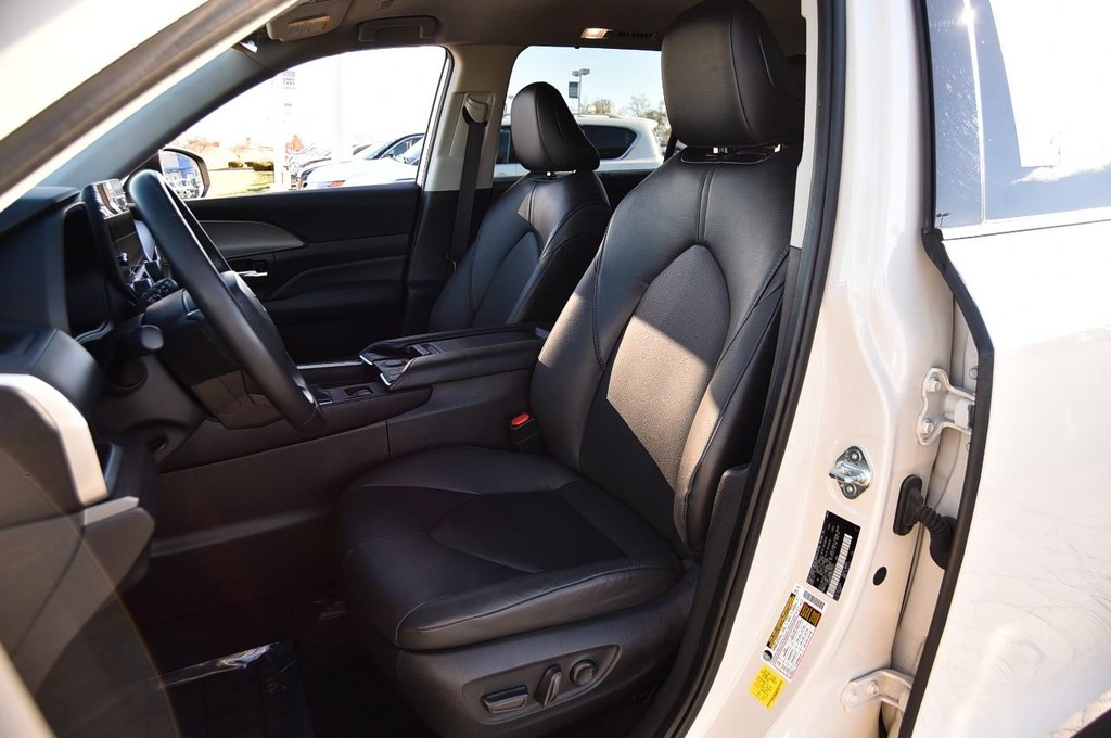 Toyota Grand Highlander Vehicle Image 21