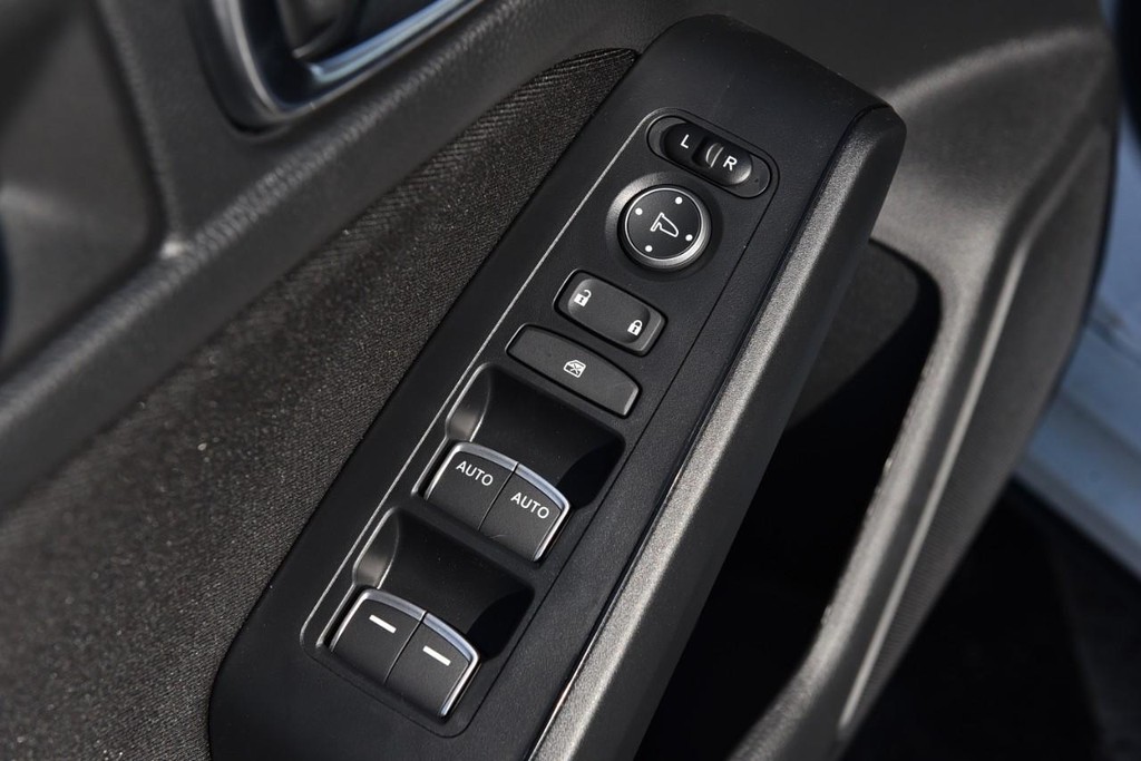 Honda Civic Hatchback Vehicle Image 08