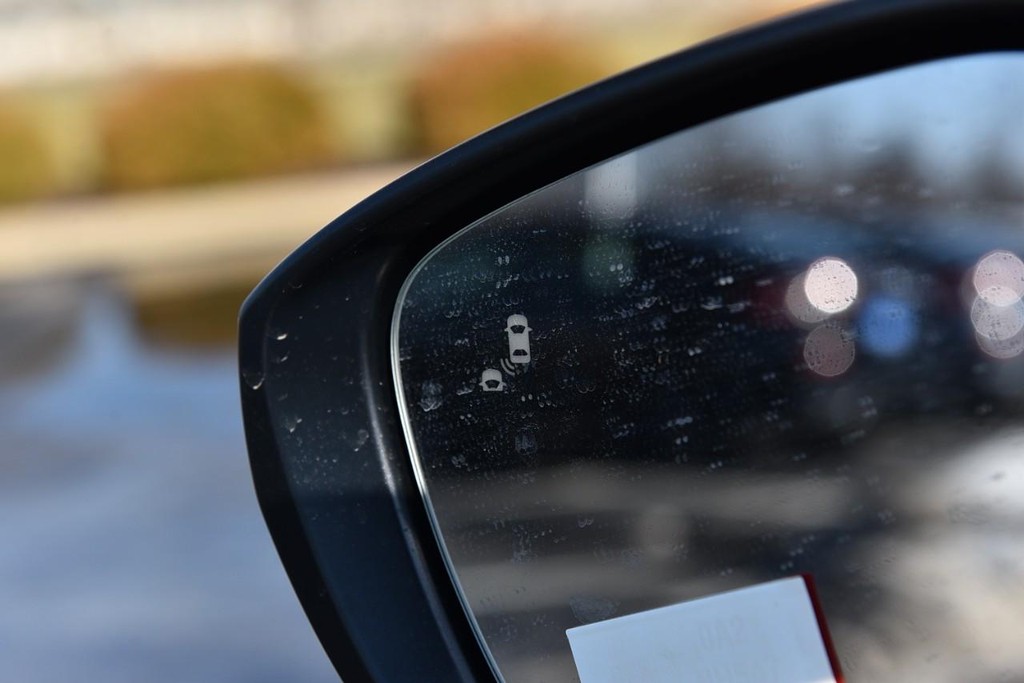 Honda Civic Hatchback Vehicle Image 09