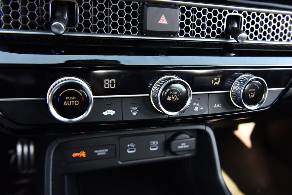 Honda Civic Hatchback Vehicle Image 15