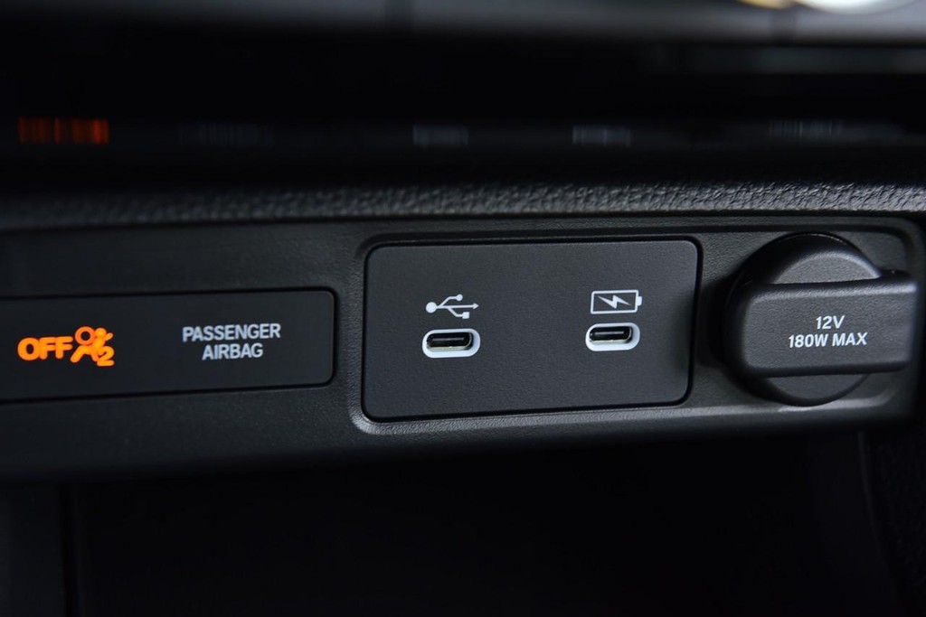 Honda Civic Hatchback Vehicle Image 16