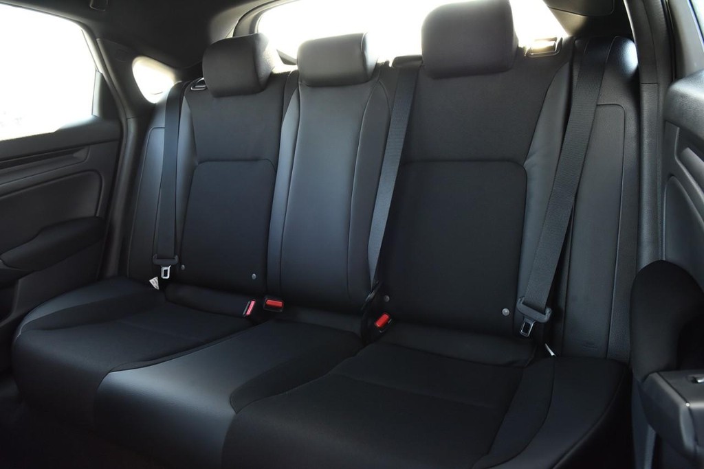 Honda Civic Hatchback Vehicle Image 22