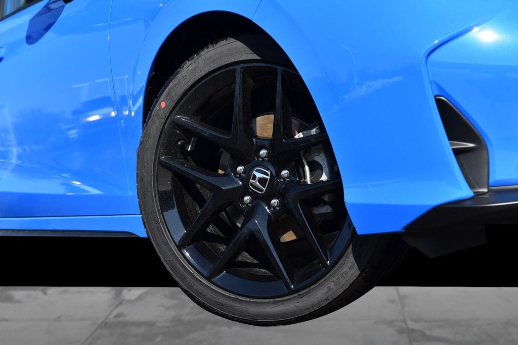 Honda Civic Hatchback Vehicle Image 03