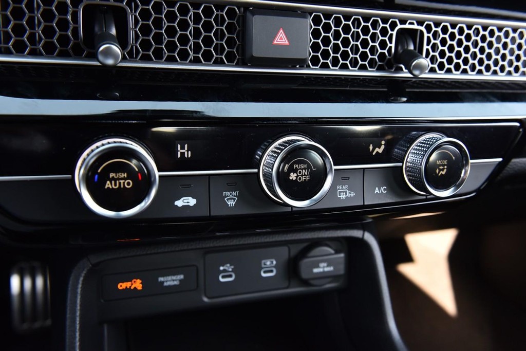 Honda Civic Hatchback Vehicle Image 15