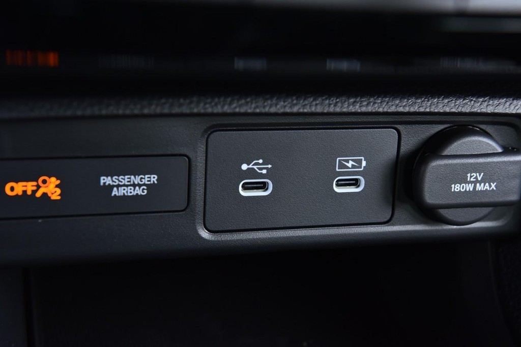 Honda Civic Hatchback Vehicle Image 16