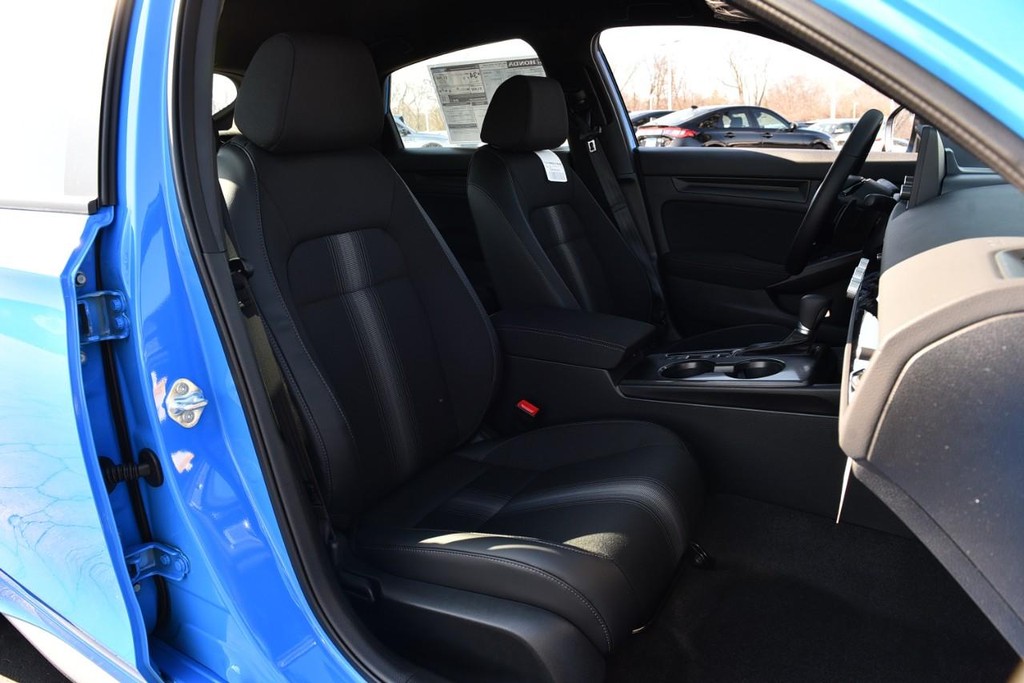 Honda Civic Hatchback Vehicle Image 21
