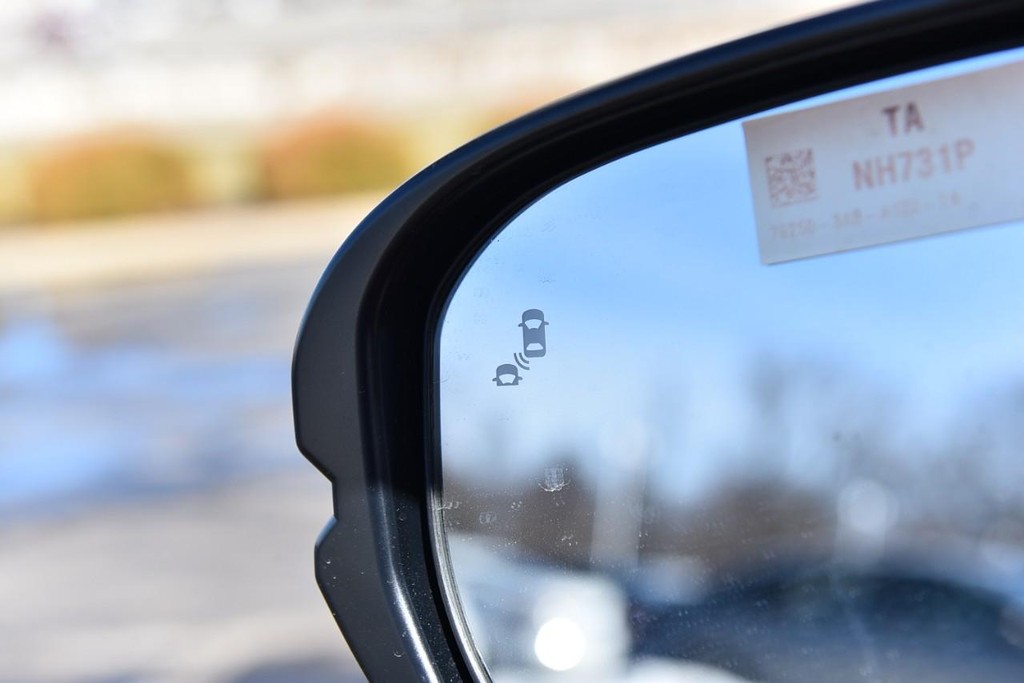 Honda CR-V Hybrid Vehicle Image 09