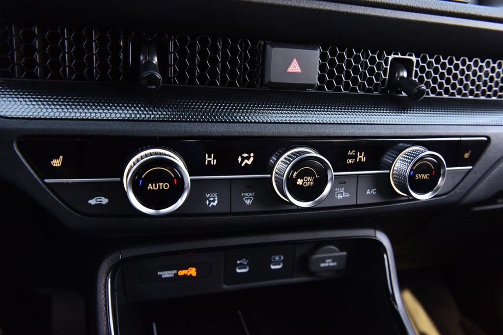 Honda CR-V Hybrid Vehicle Image 14