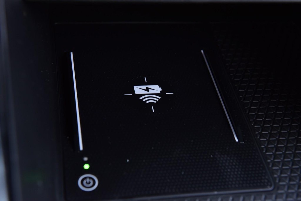 Honda CR-V Hybrid Vehicle Image 16