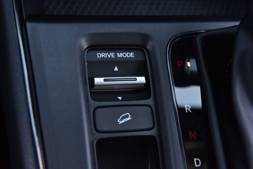 Honda CR-V Hybrid Vehicle Image 17