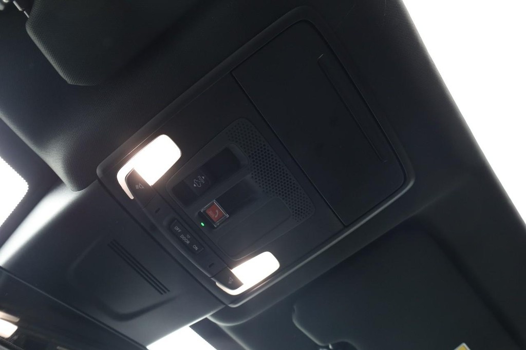 Honda CR-V Hybrid Vehicle Image 15