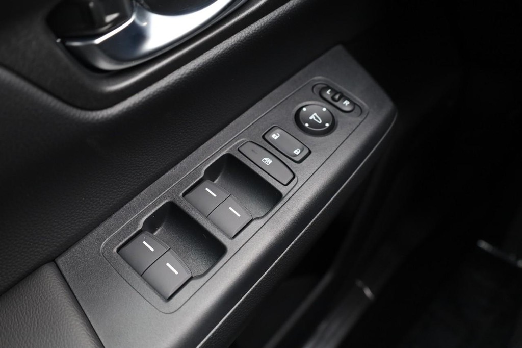 Honda CR-V Hybrid Vehicle Image 16