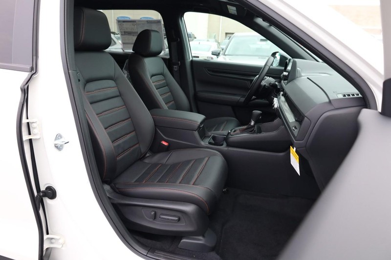 Honda CR-V Hybrid Vehicle Image 24