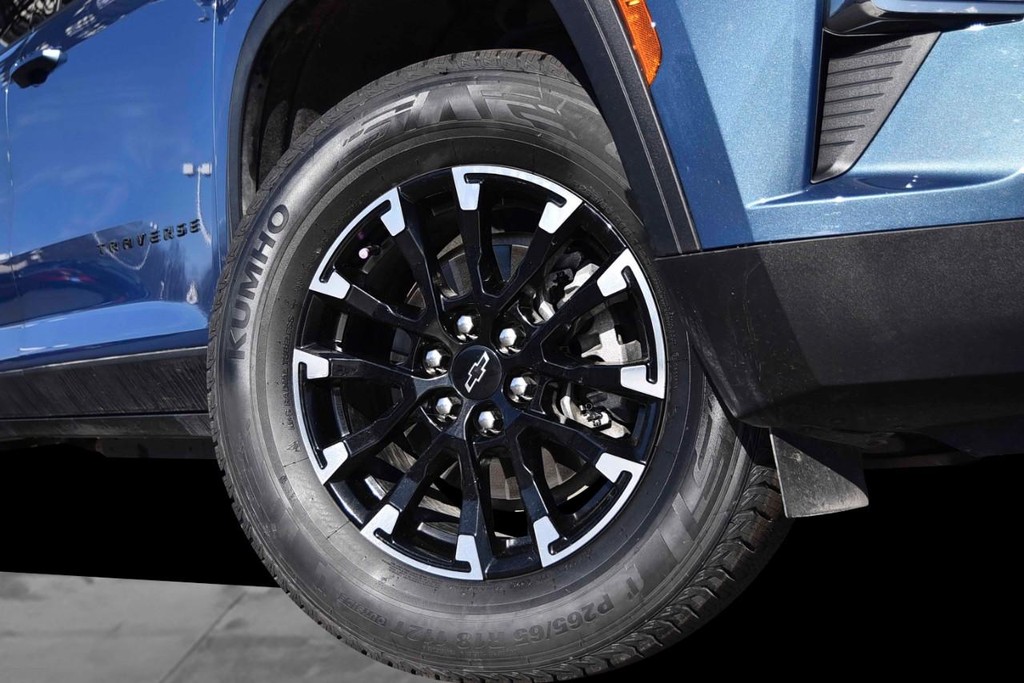 Chevrolet Traverse Vehicle Image 03