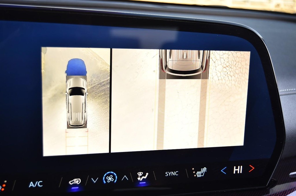 Chevrolet Traverse Vehicle Image 15