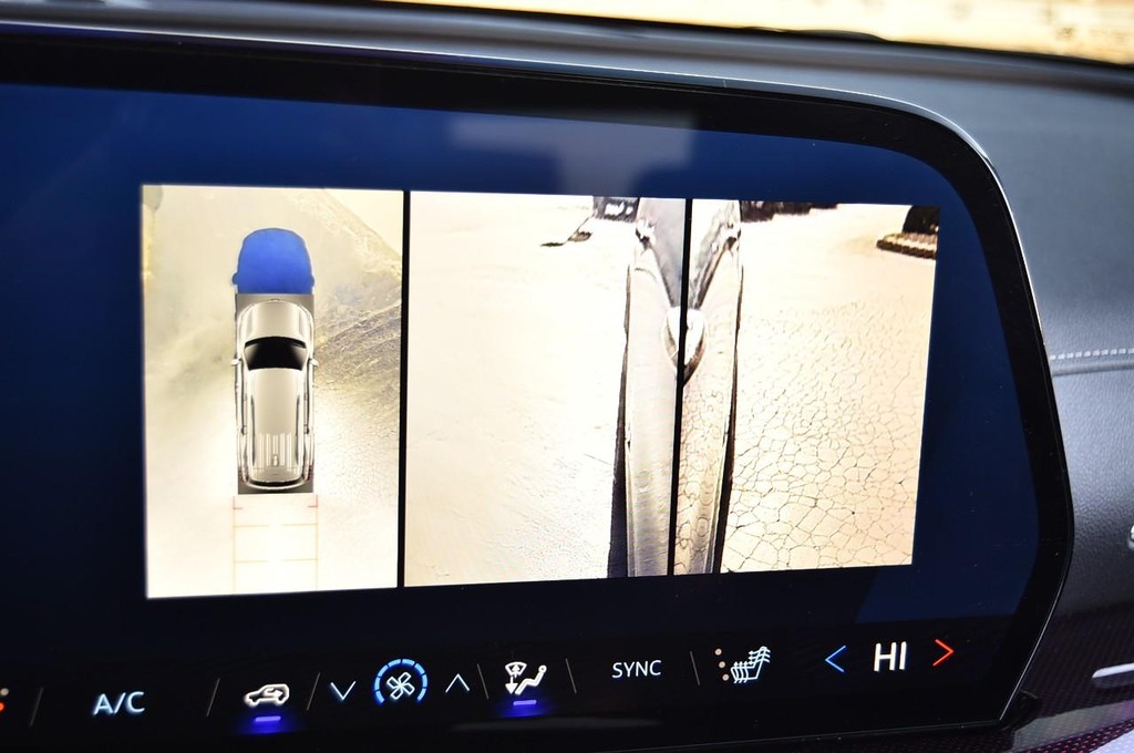 Chevrolet Traverse Vehicle Image 16