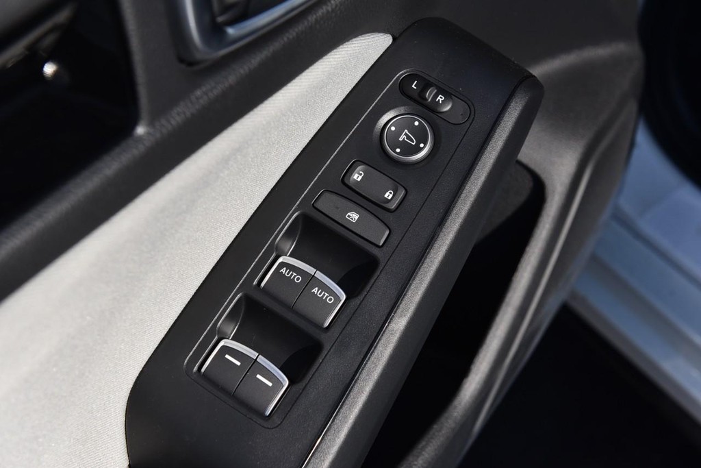 Honda Civic Hatchback Hybrid Vehicle Image 08