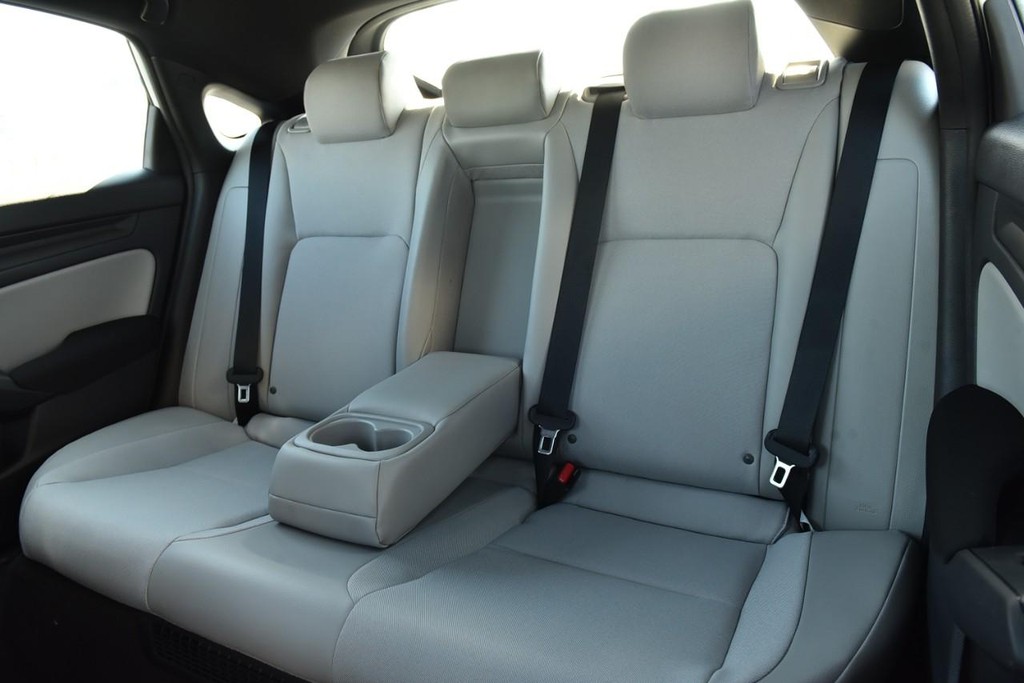 Honda Civic Hatchback Hybrid Vehicle Image 23