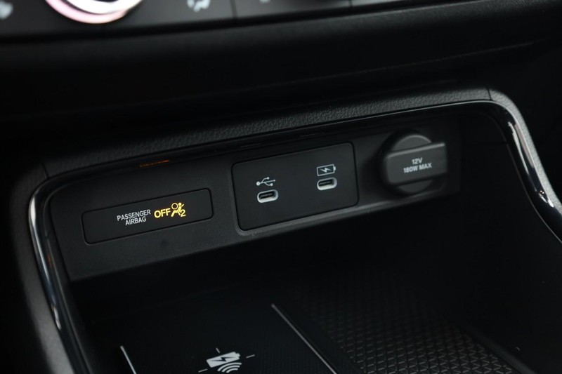 Honda CR-V Hybrid Vehicle Image 13