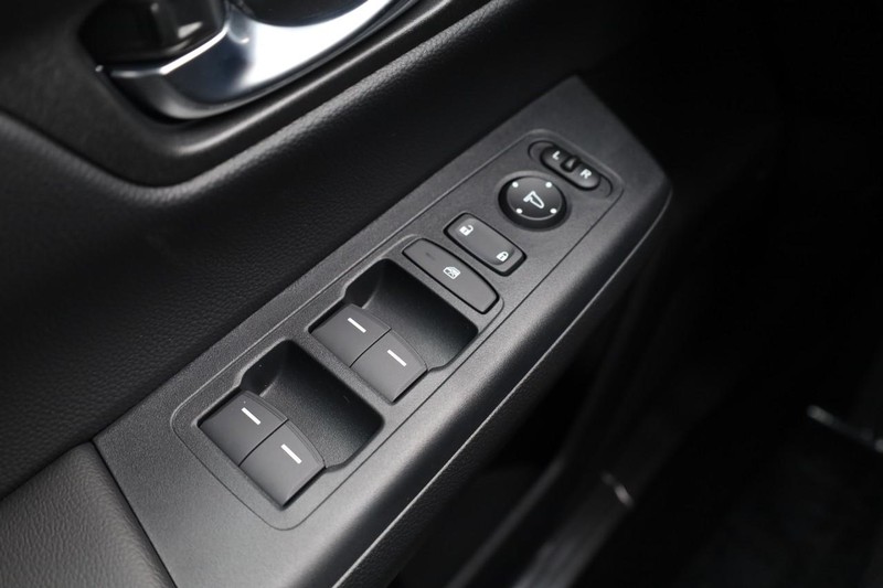 Honda CR-V Hybrid Vehicle Image 16