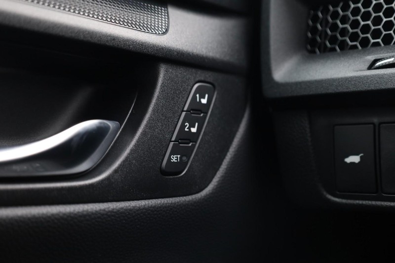 Honda CR-V Hybrid Vehicle Image 17